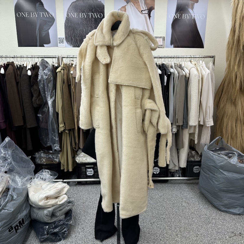 八1203韩国东大门运动瑜伽外套款大衣区4517937可爱流行冬季魅力