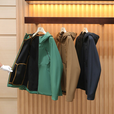 2025秋冬新款男士户外运动休闲加绒连帽夹克三防软壳冲锋外套1426