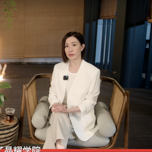 新闻女王文慧心佘诗曼同款西装外套女设计感气质休闲咖啡色小西服