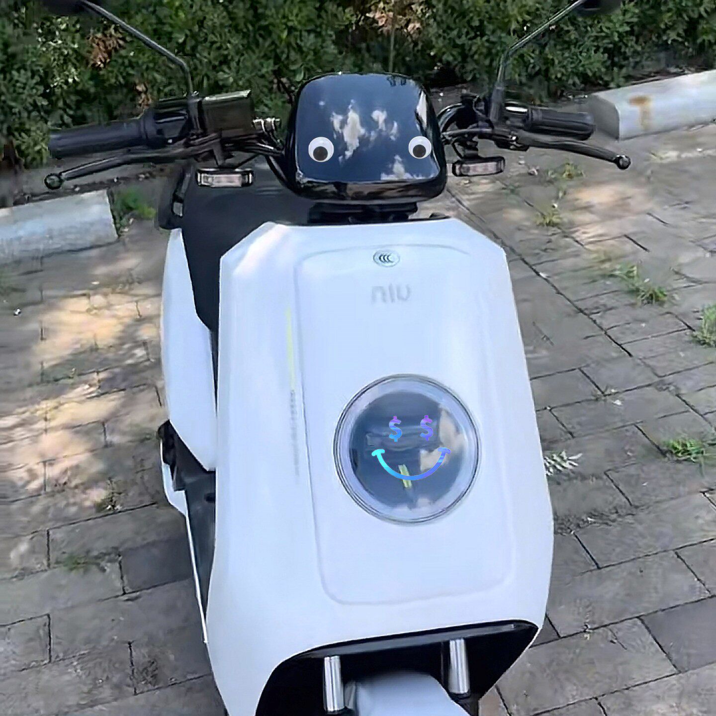 笑脸大灯适用小牛NSciti前挡风板堵帽堵塞子堵盖眼睛贴纸改装配件