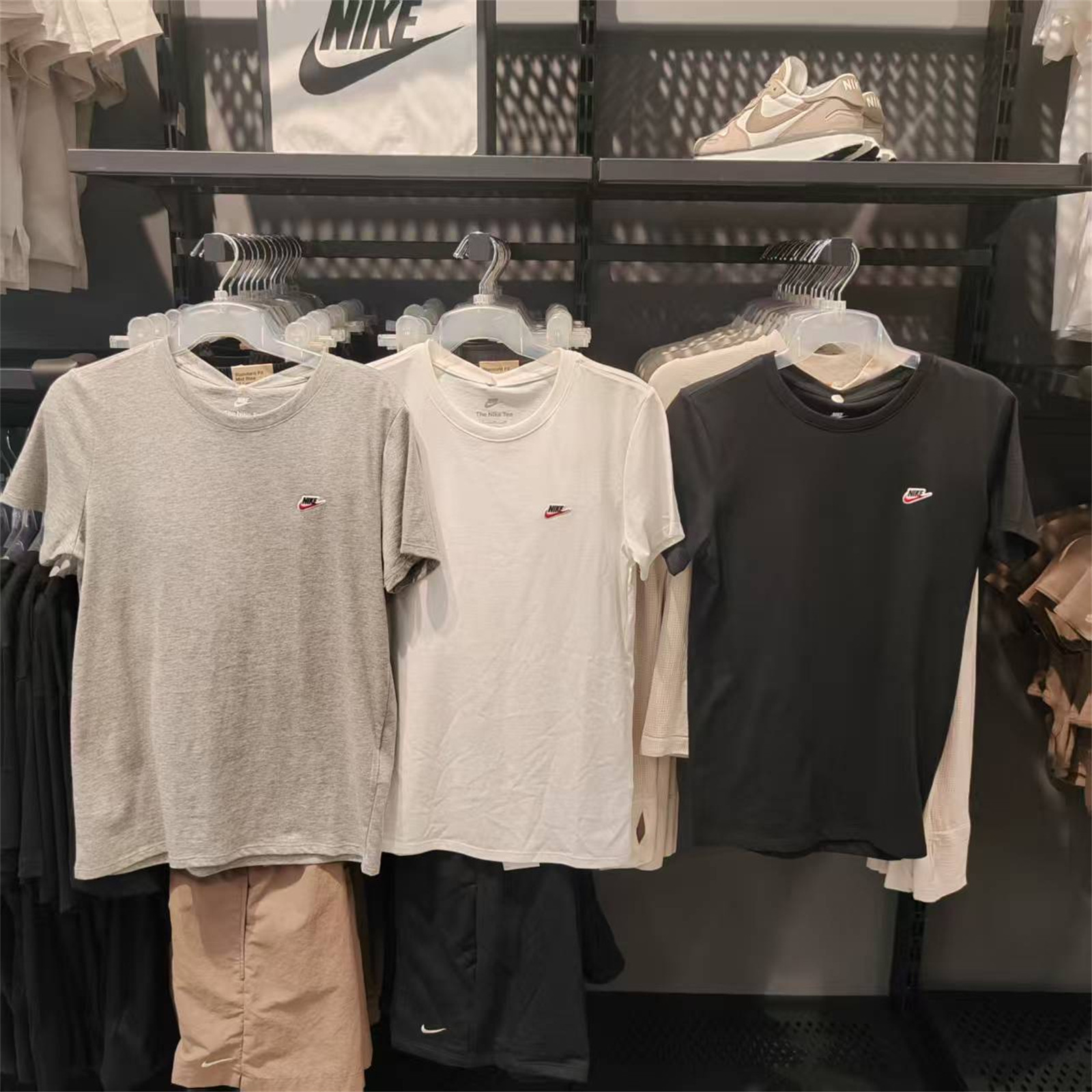 耐克NIKE奥莱正品女运动休闲纯棉短袖T恤上衣DZ4681-010-100-063