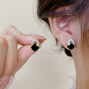 黑色耳环女纯银耳钉新款2023爆款洋气轻奢感小众气质圆脸耳饰