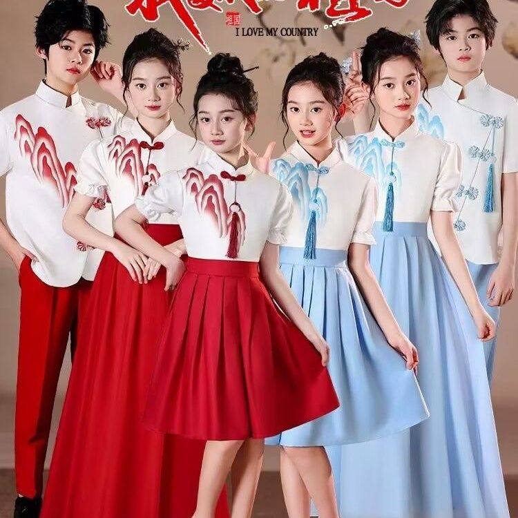 儿童合唱演出服中小学生