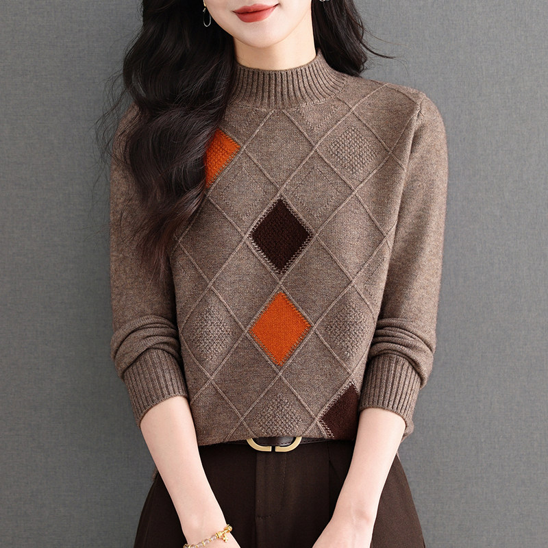 鄂尔多斯市羊毛衫女2025秋冬新款针织打底衫短款宽松妈妈套头毛衣