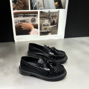 IDO2026乐福鞋女2026新款显脚小漆皮英伦流苏一脚蹬单鞋女方跟轻