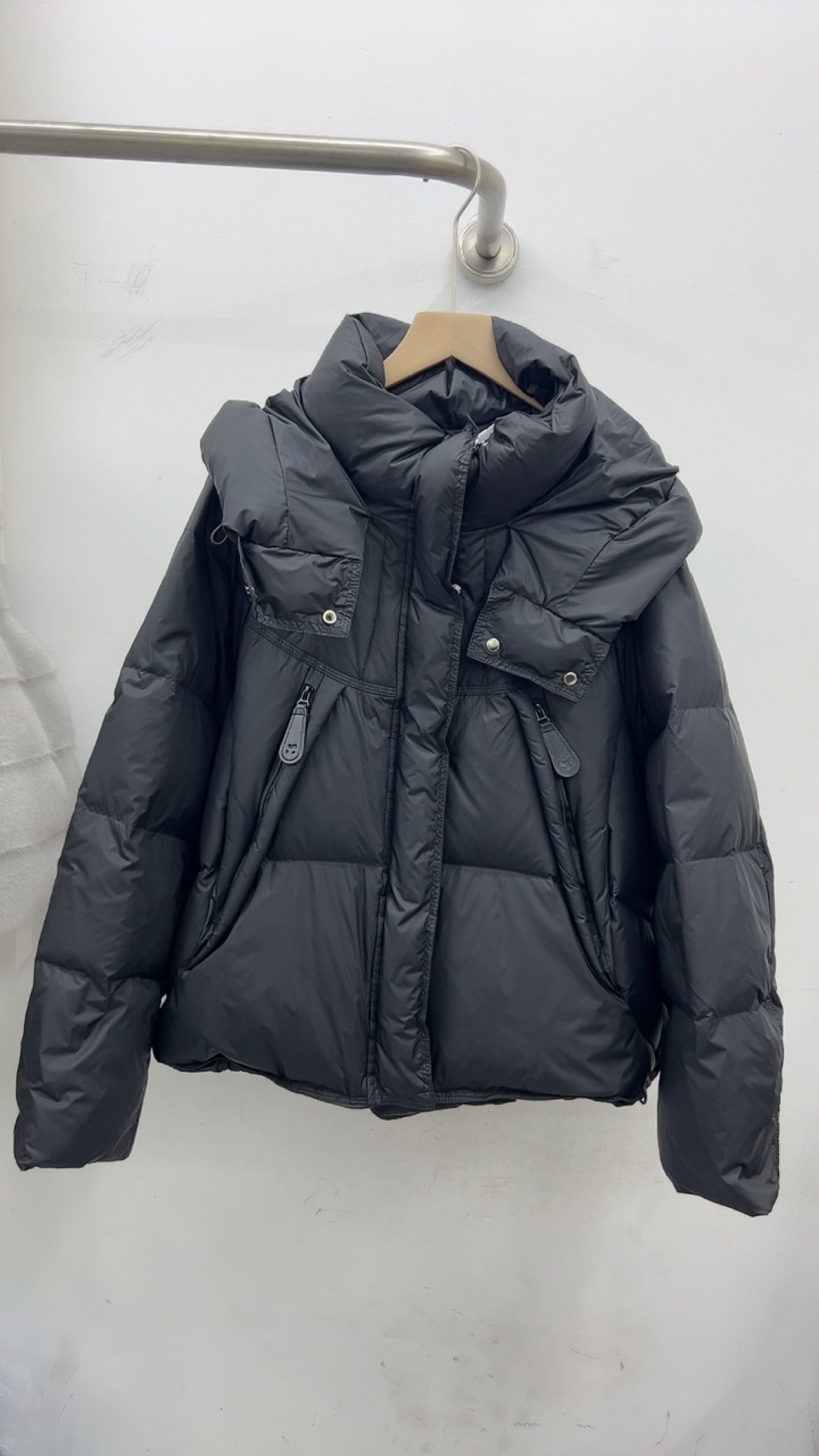 2026年冬装新款宽松休闲简约百搭气质时尚短款黑色厚款羽绒服