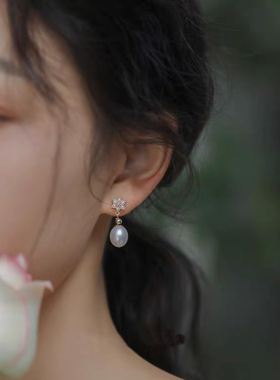 超仙强光淡水珍珠耳钉女复古宫廷轻奢耳环2025新款小众高级感耳饰