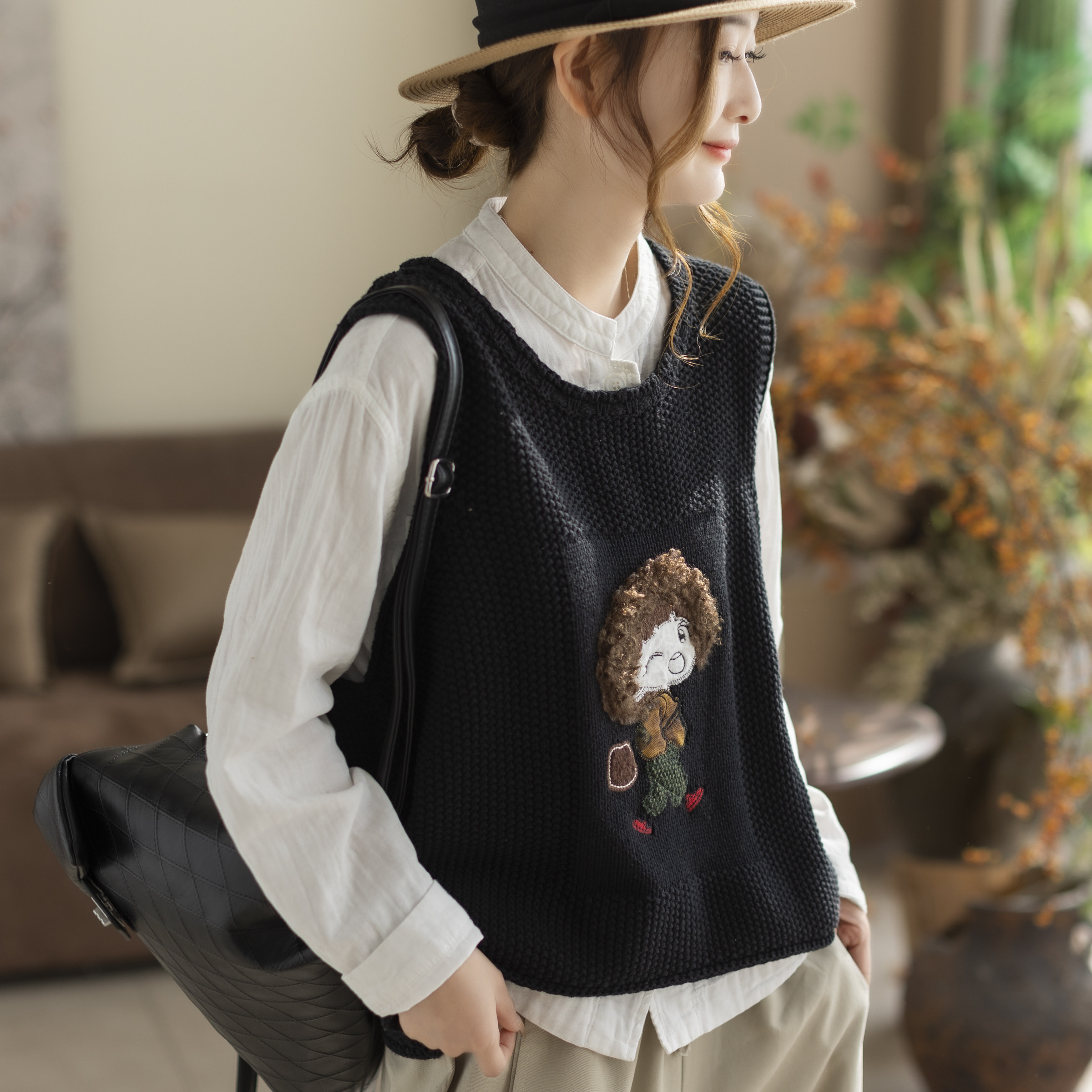 咖咪羽针织马甲女春秋新款无袖坎肩时尚女士百搭休闲刺绣女装马夹