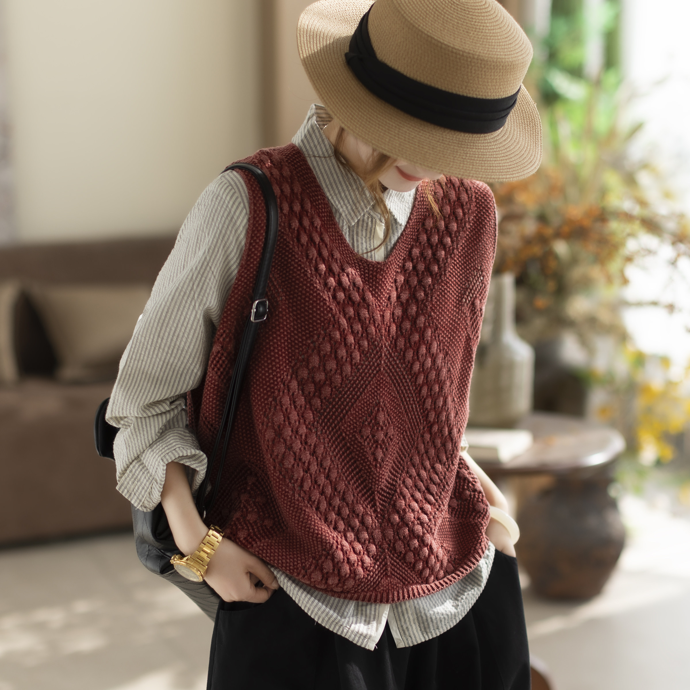 咖咪羽针织马甲女春秋新款无袖休闲坎肩棉线镂空流行女装上衣马夹