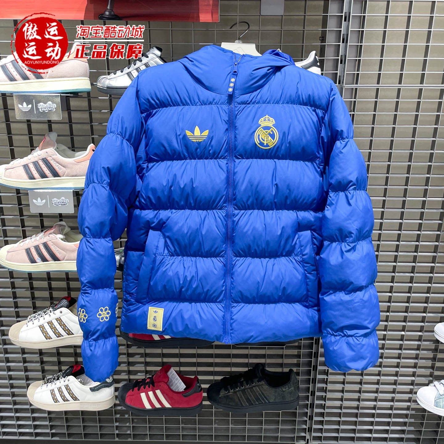 阿迪达斯三叶草外套男2026新年款足球休闲文化保暖连帽棉服JZ2238