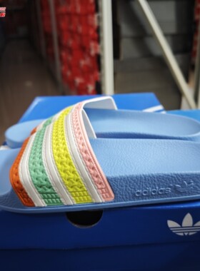 阿迪达斯三叶草2025秋女子运动休闲时尚舒适易穿脱防滑拖鞋S75566