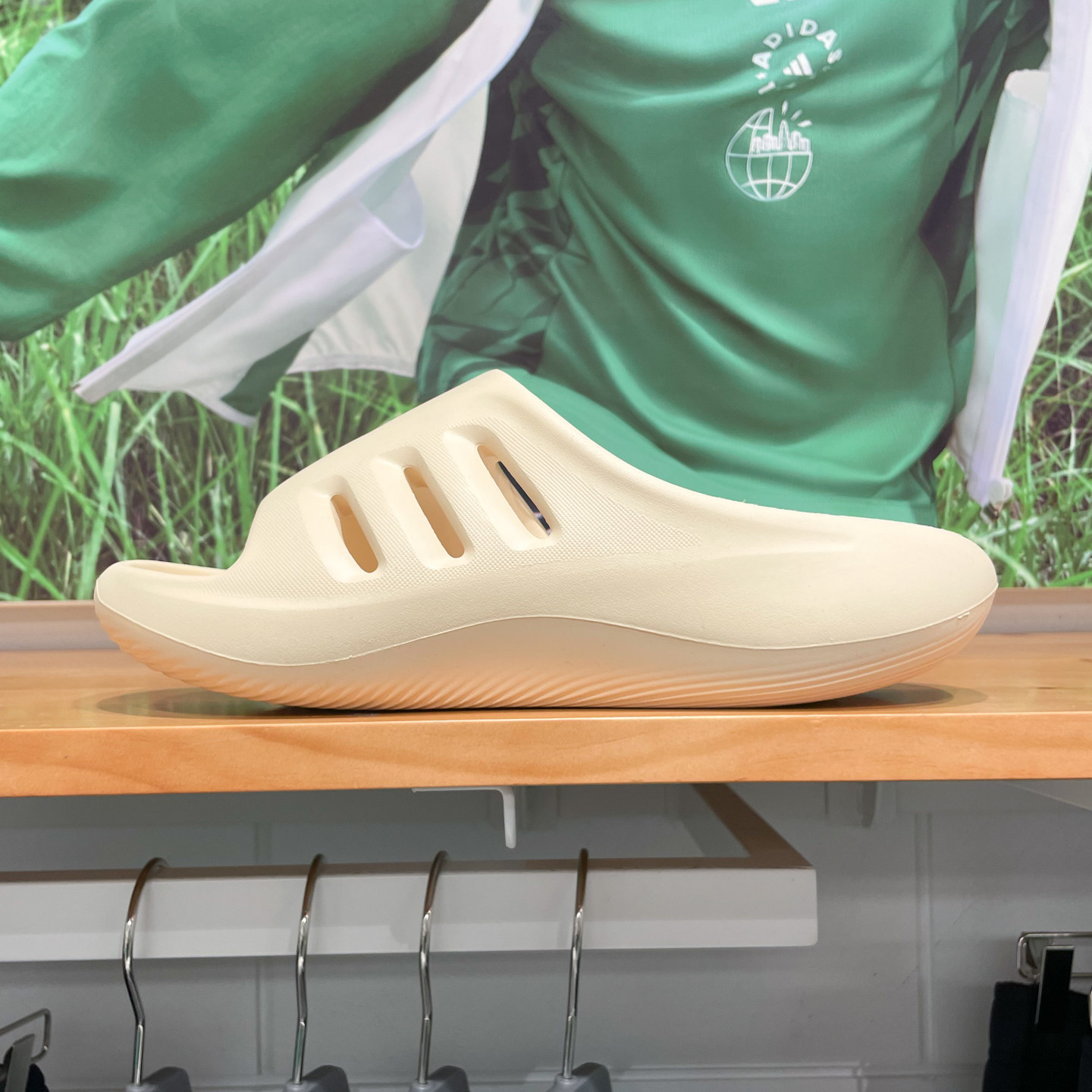 阿迪达斯三叶草男女时尚套入式拖鞋运动休闲一字鞋2025夏季JH8019