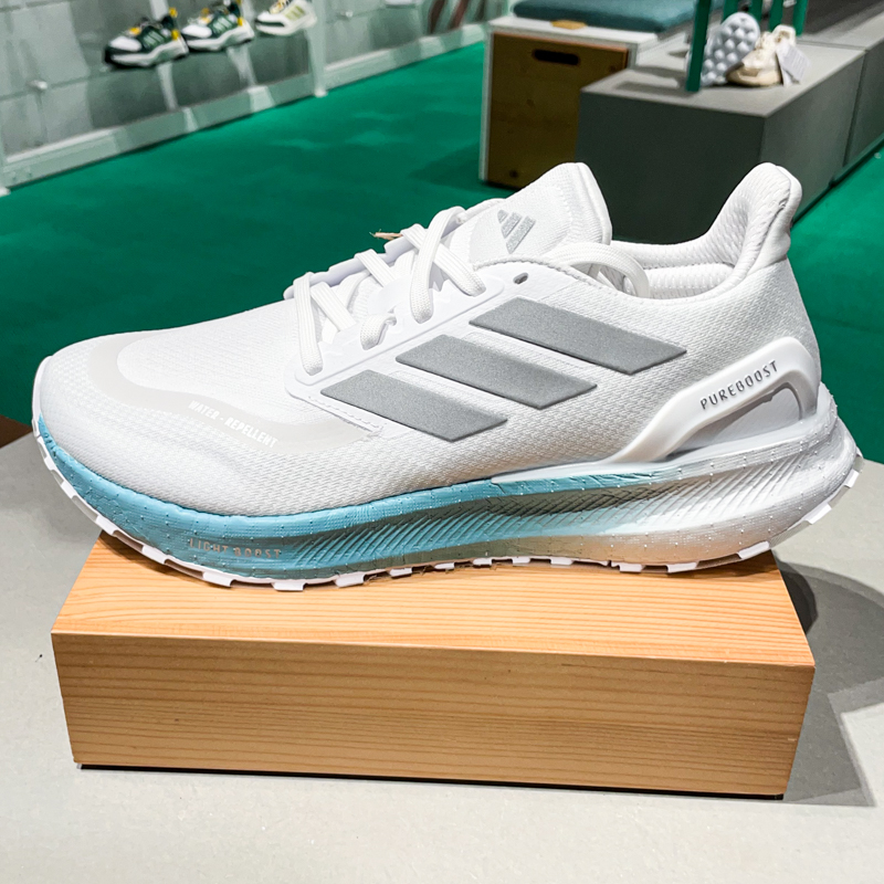 阿迪达斯网面透气跑步运动鞋