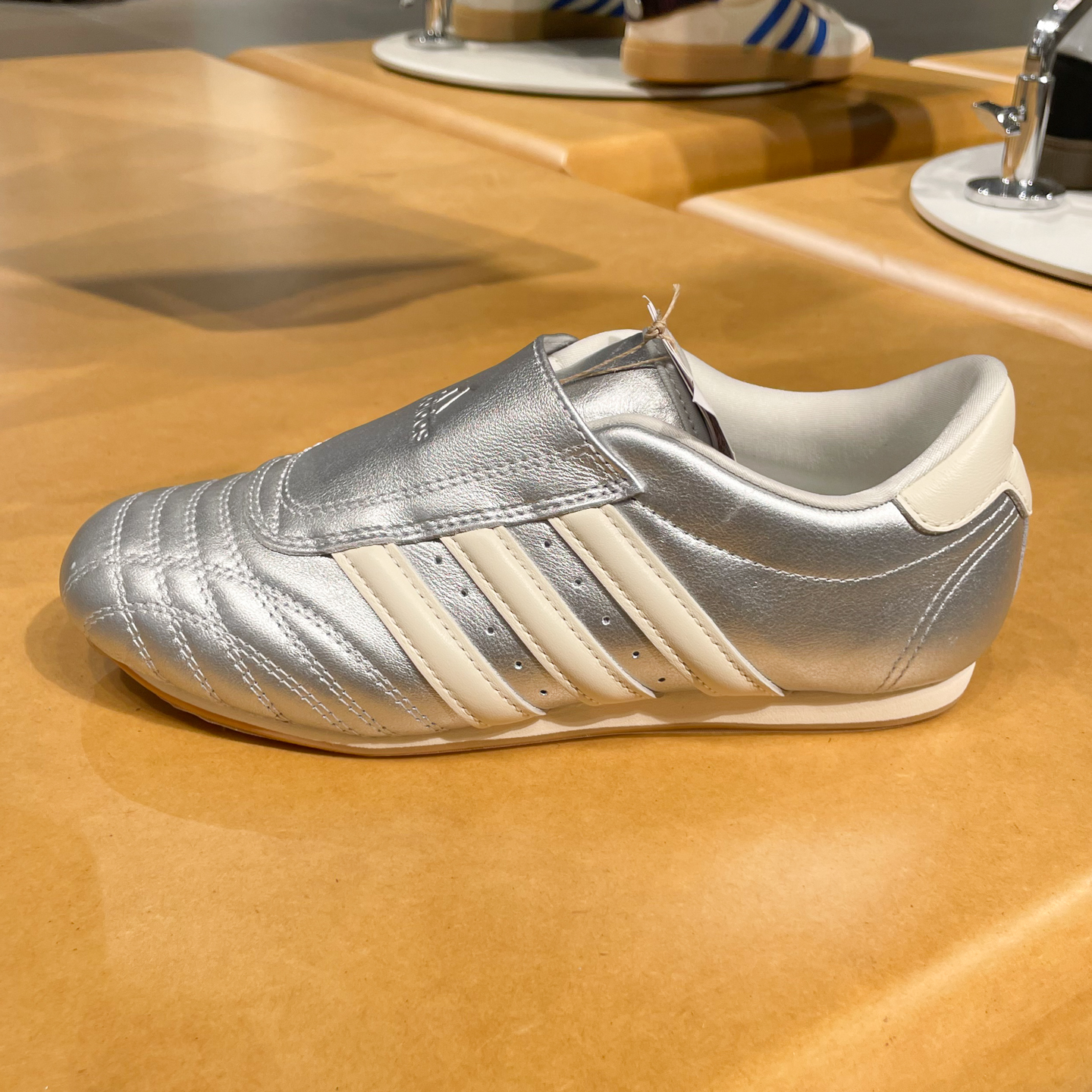 阿迪达斯女跆拳道文化运动鞋