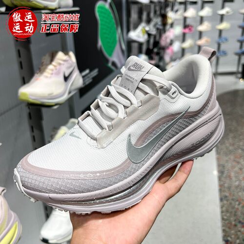 Nike耐克2026年冬季VOMERO 18女子反光装饰公路跑步鞋 HQ7002-004