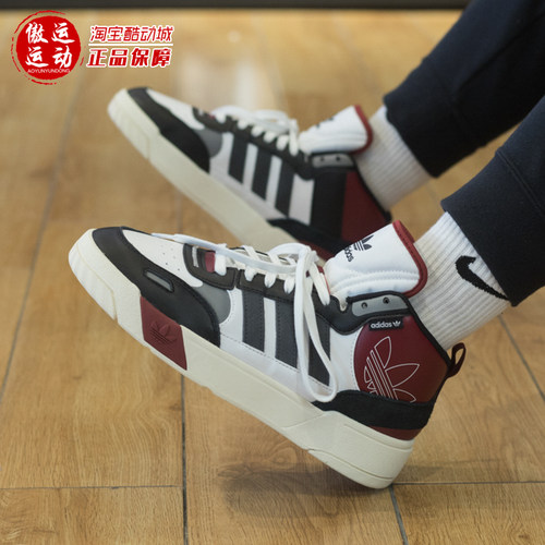 阿迪达斯三叶草休闲运动板鞋