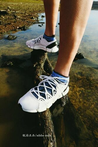 adidasstella透气跑步鞋