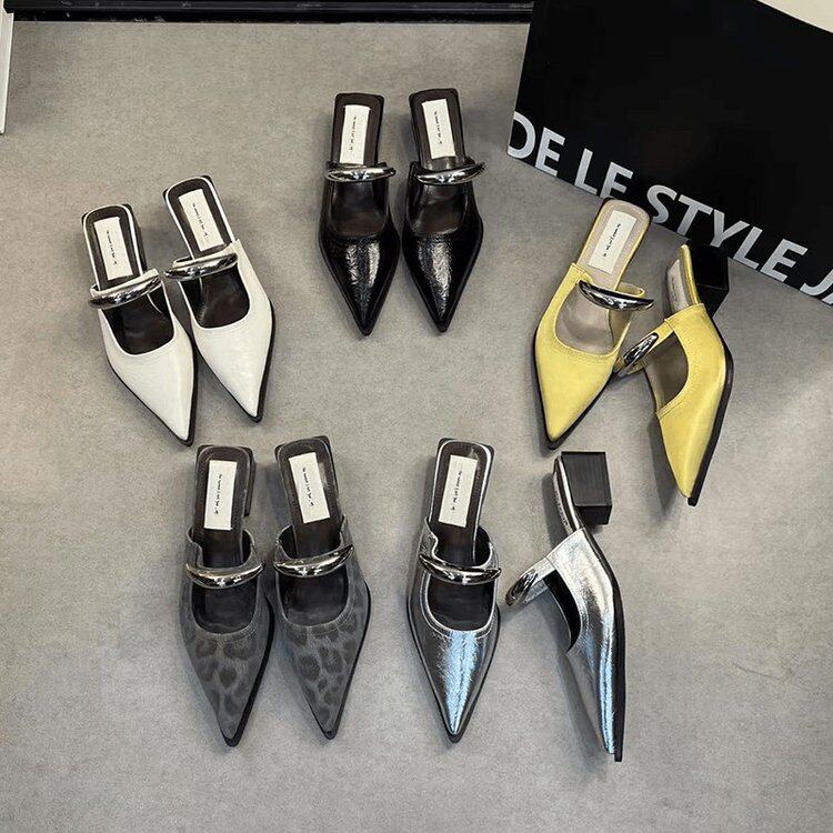 一脚蹬包头半拖鞋女单鞋粗跟尖头2025新款春夏金属扣法式凉拖鞋女