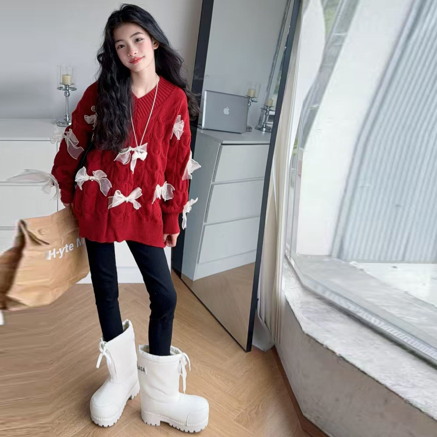 女童红色毛衣秋冬新款大童年服加厚羊绒衫儿童冬季针织打底衫，童装毛衣，摩比熊