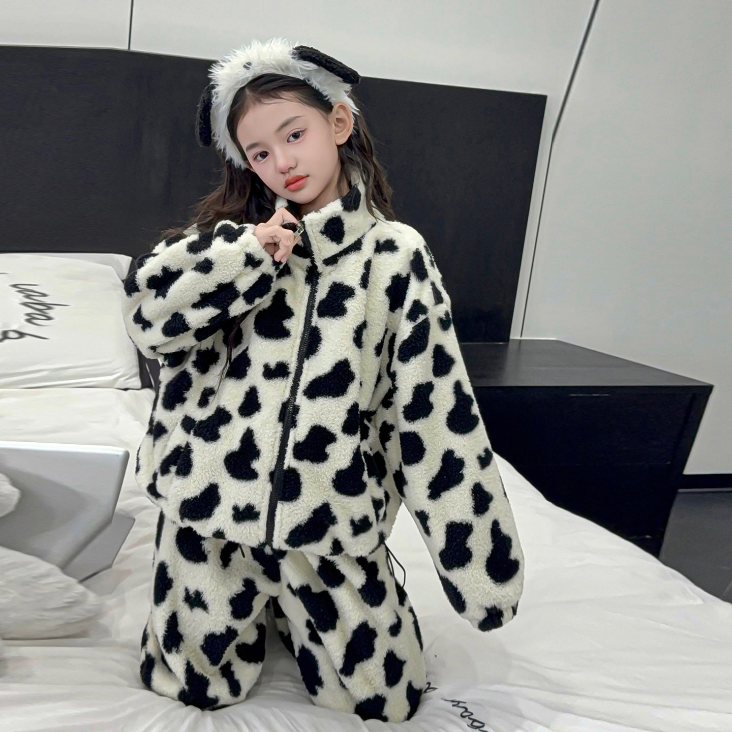 年新款珊瑚绒奶牛睡衣女秋冬季法兰绒拉链家居服套装外穿睡衣，童装家居服（睡衣），摩比熊