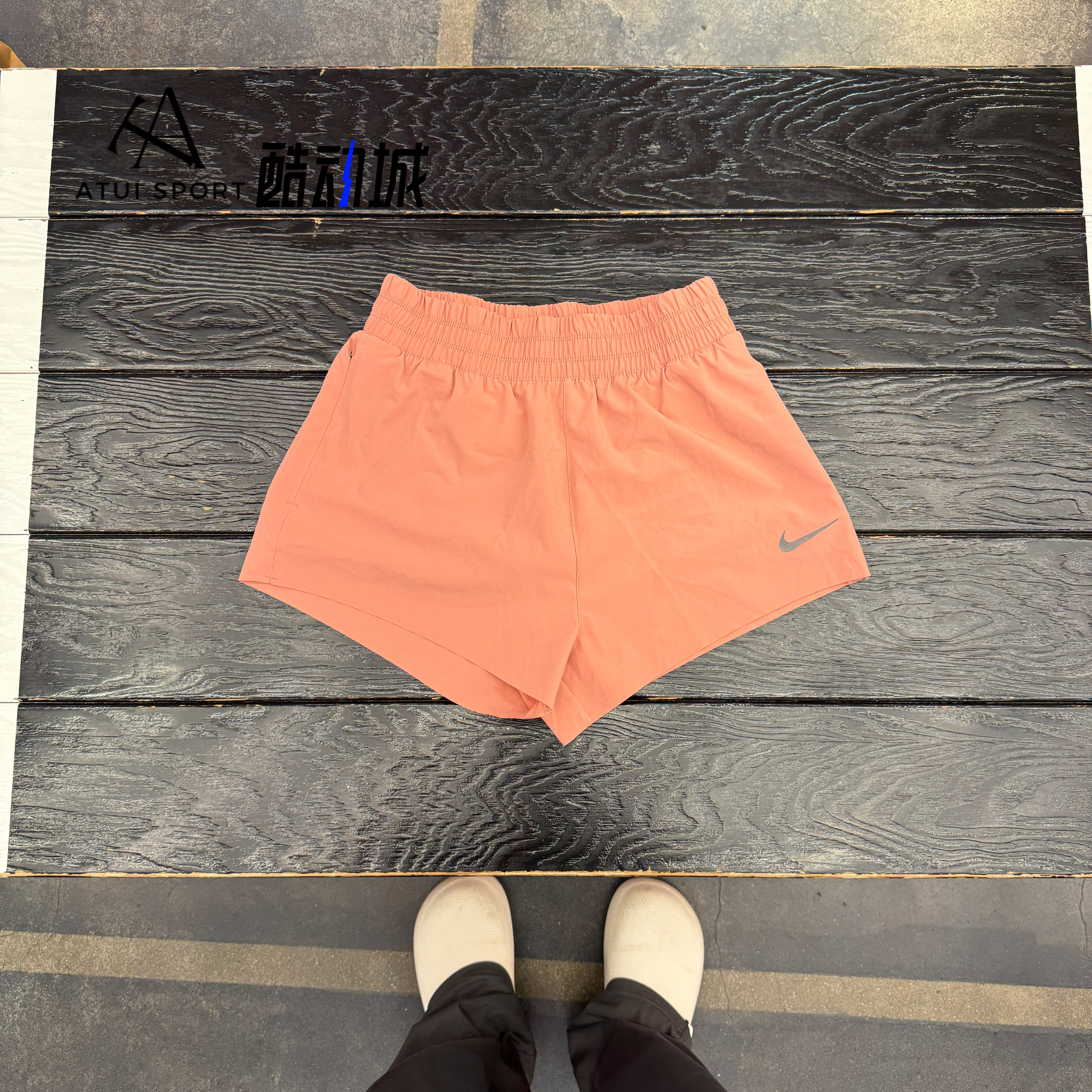Nike/耐克女子专业跑步训练透气速干带内衬马拉松短裤 FB7629-618