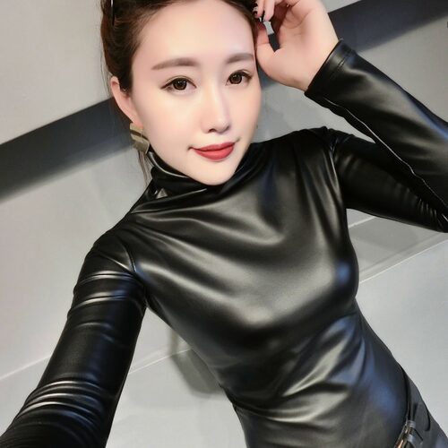 欧洲站冬加绒打底衫女长袖显瘦圆领黑色弹力皮上衣时髦保暖T恤潮