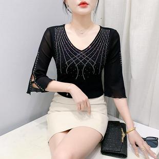 设计感重工烫钻上衣洋气小衫 性感V领网纱T恤女七分袖 新款 2025夏季