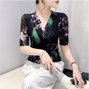 性感交叉V领网纱印花夏季 T恤女时尚 气质减龄中袖 收腰褶皱上衣小衫