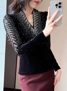 丝绒打底衫女秋冬欧货设计感V领烫钻T恤长袖修身内搭上衣洋气小衫