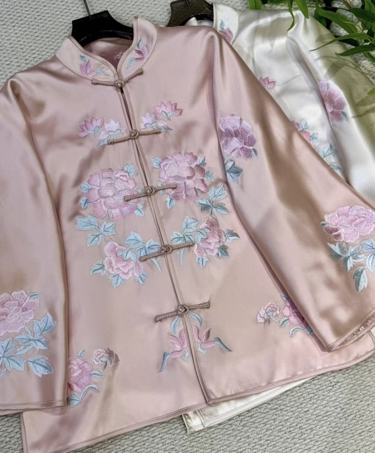 2026秋季女装中国风醋酸刺绣改良唐装上衣新中式长袖立领茶服外套
