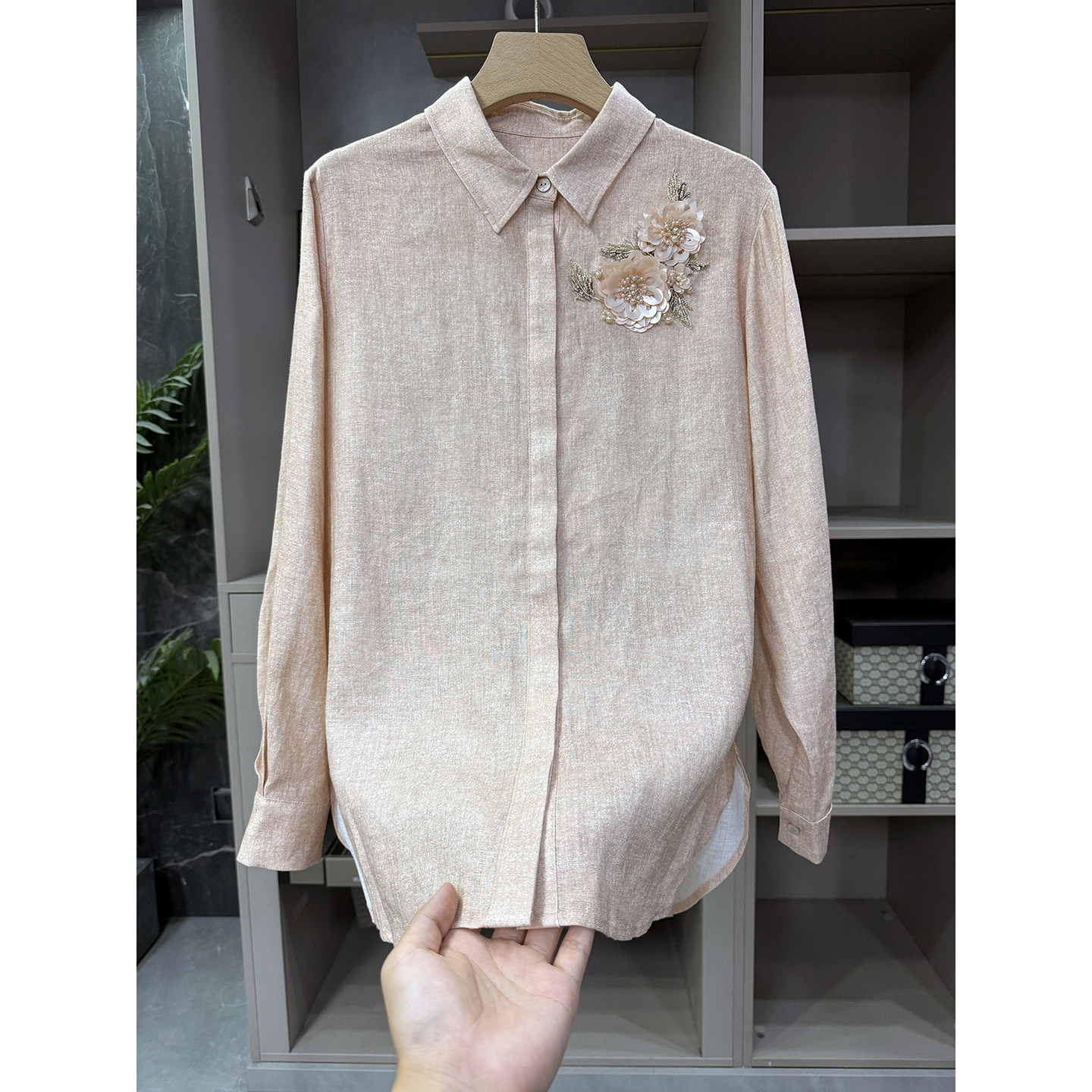 jin口亚麻钉珠花朵宽松长袖衬衫