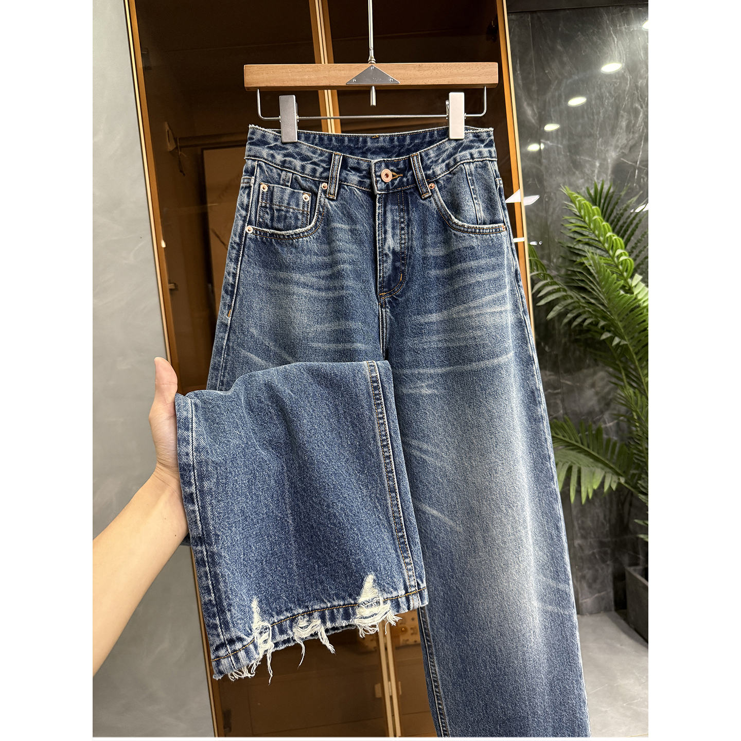 高个子收！炸街单品！中高腰破洞牛仔直筒裤女   M048002~JS