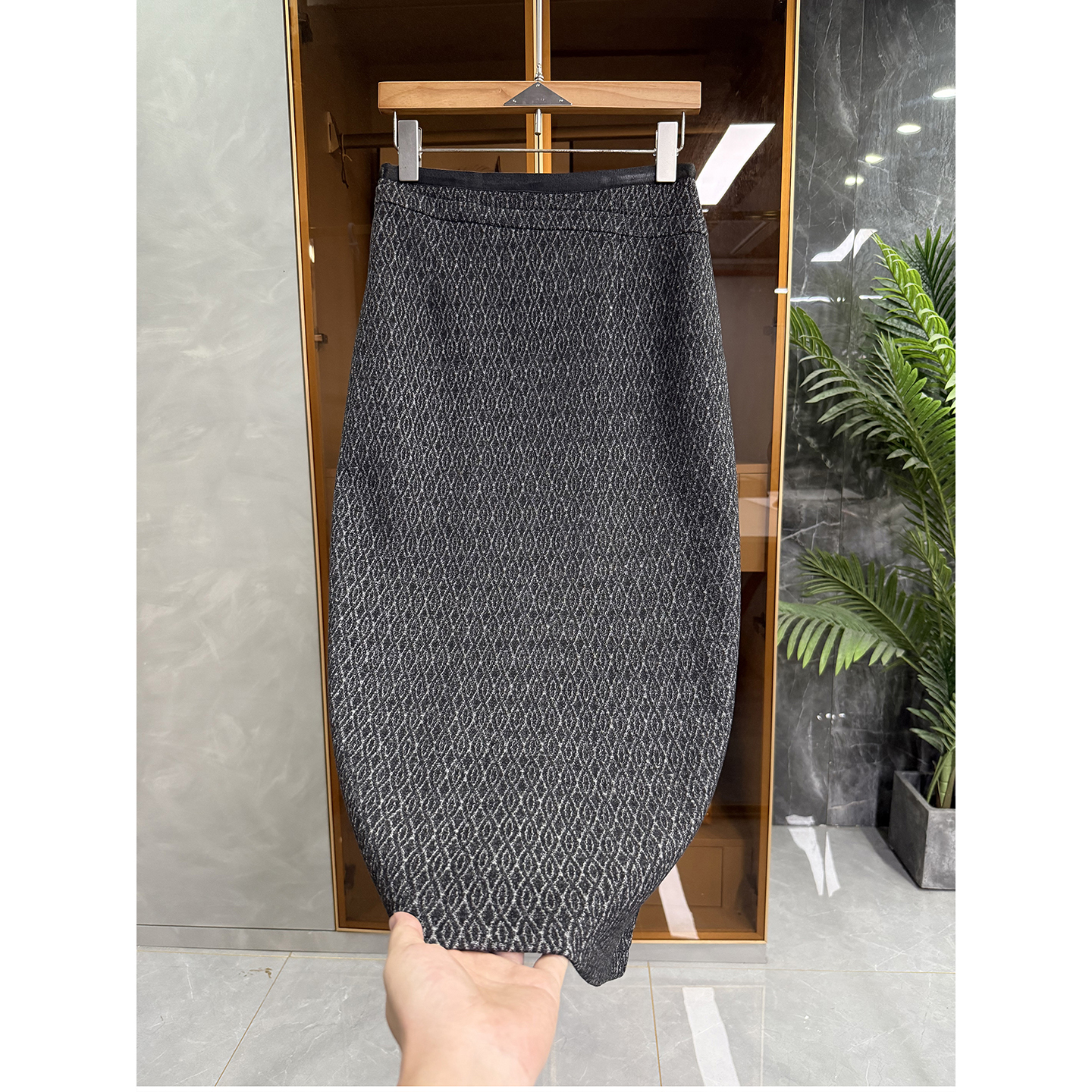 秋冬款！显瘦遮胯！绵羊毛菱格后开叉半身裙女    R9177~ME