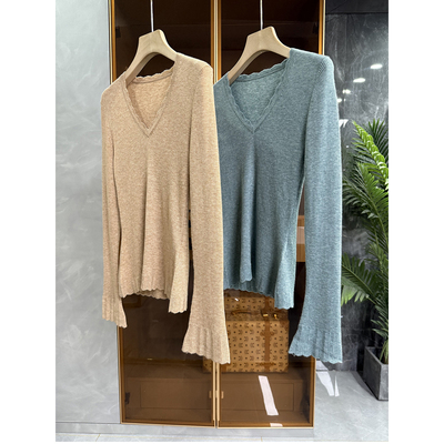 美利奴羊毛波浪V领针织打底衫