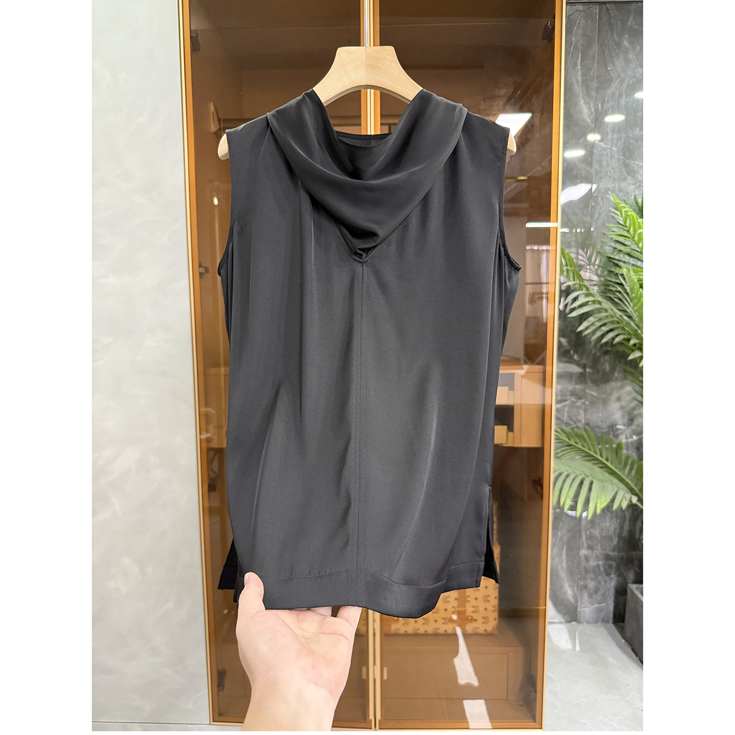 展会订单！真丝荡领飘带无袖上衣