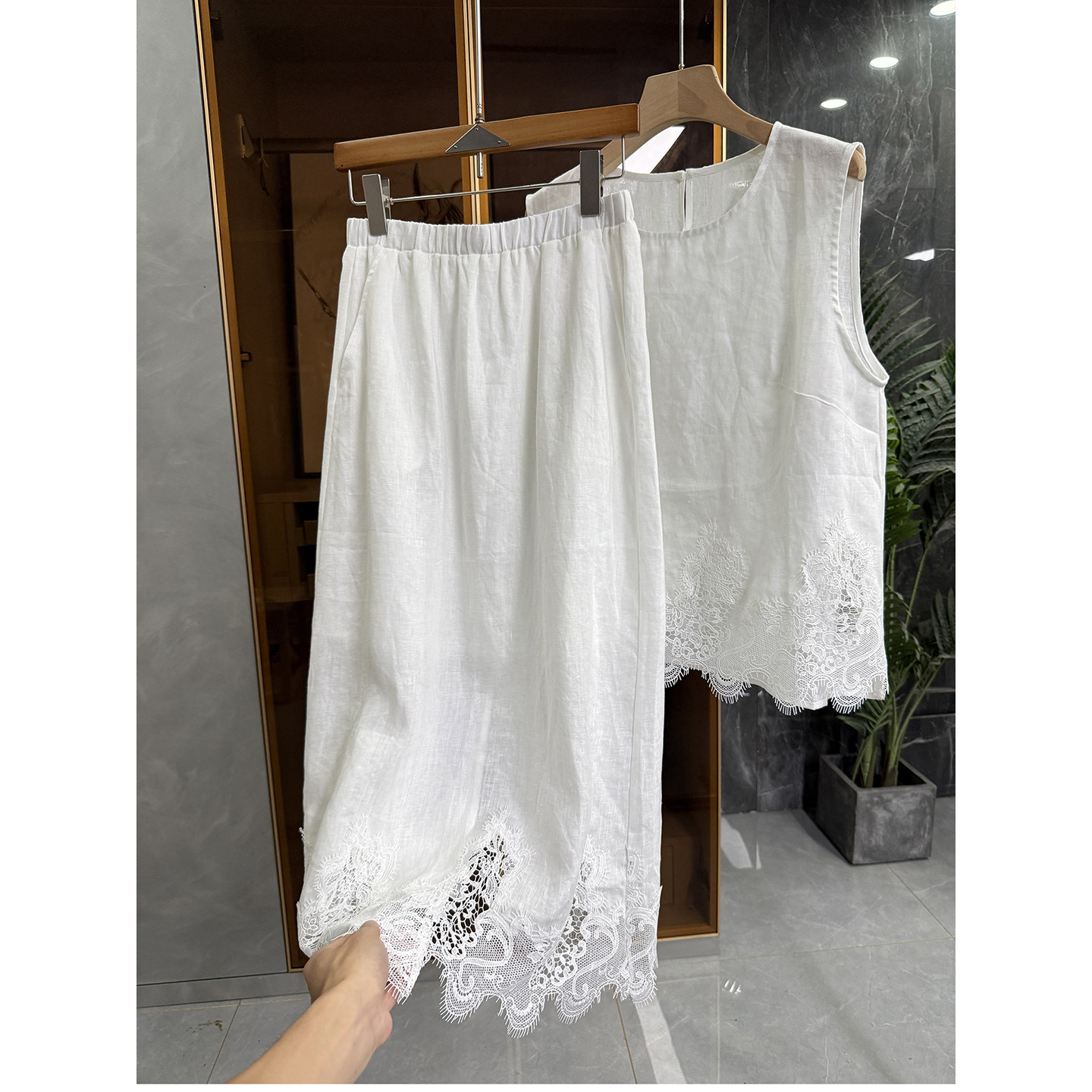 蕾丝亚麻圆领背心+A字半身裙套装