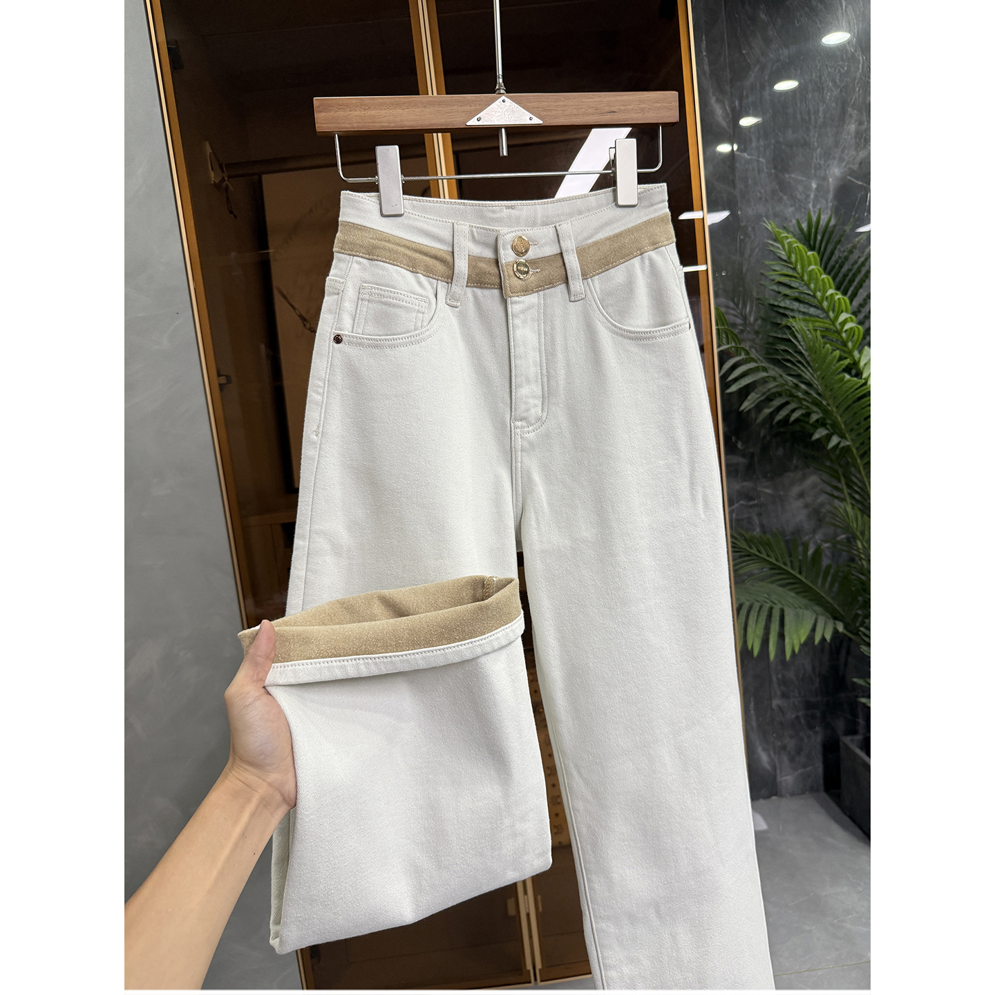 N货！穿上不想脱！微弹中高腰薄绒牛仔直筒裤女    M339723~JS