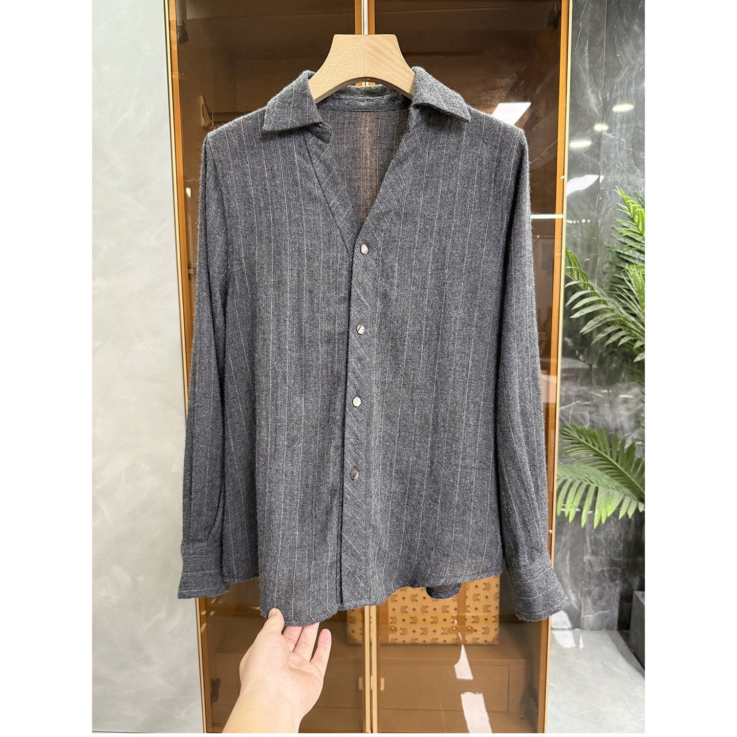 尖货美丽诺羊毛V领条纹衬衫上衣