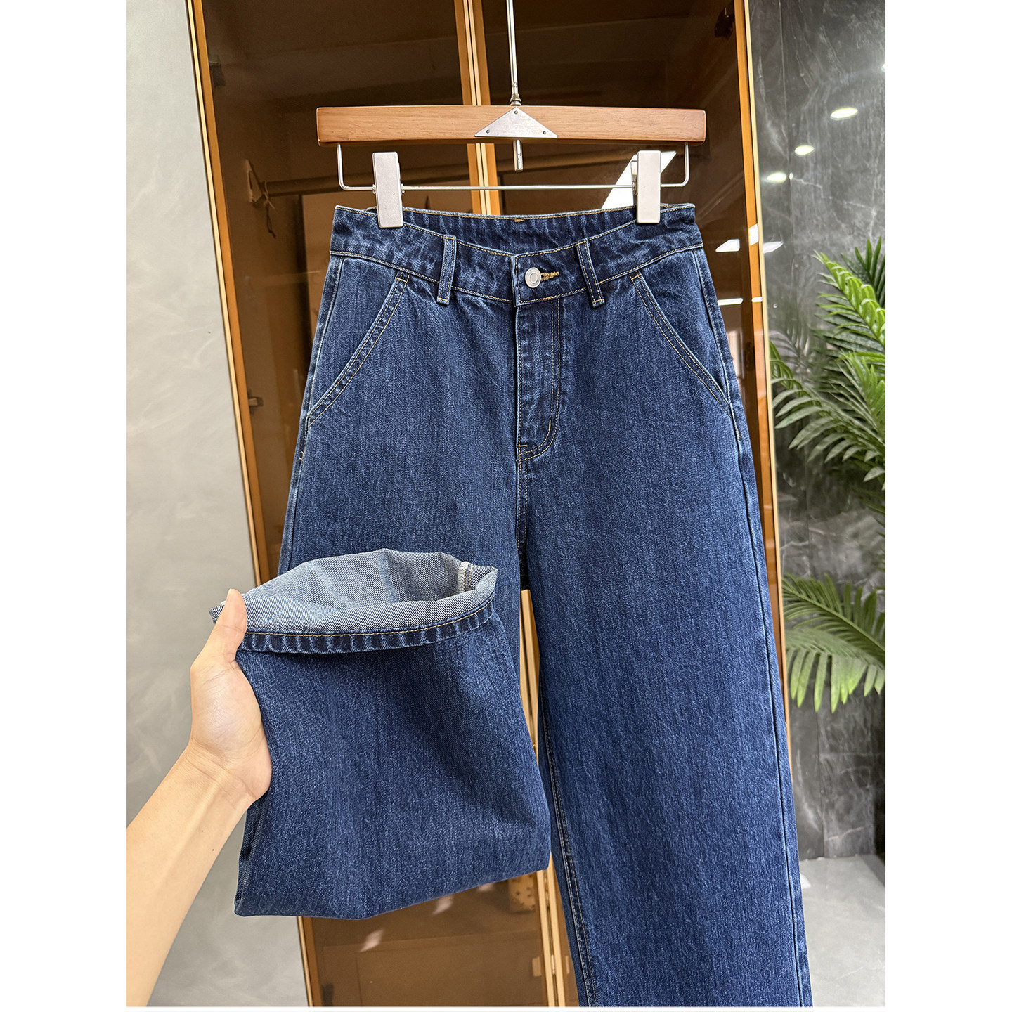 大Q货！藏肉显瘦！重工洗水中高腰牛仔直筒裤女   M472059~JS