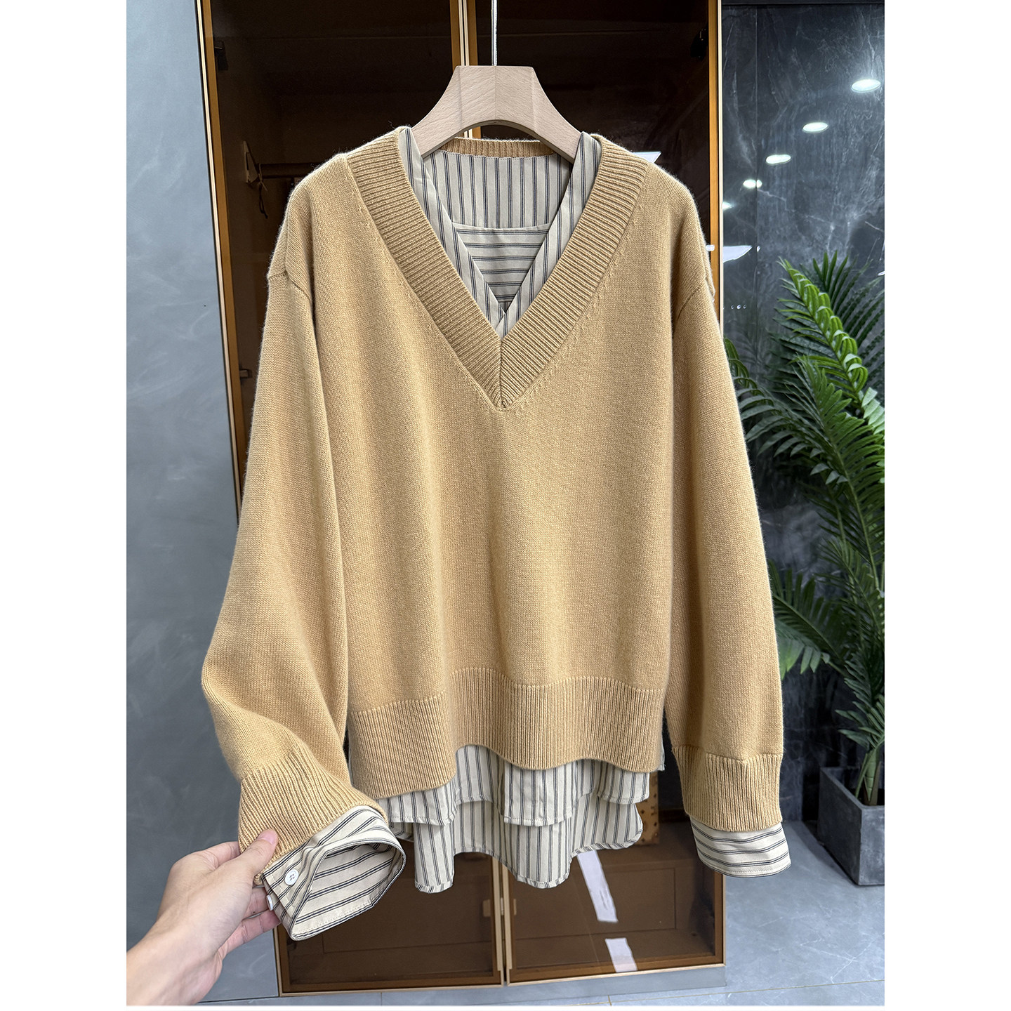 美翻！设计师款！宽松假两件条纹针织衫V领上衣女20250775~JS
