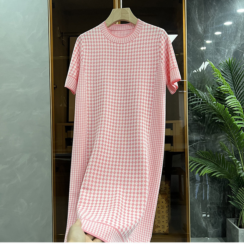 怒推!妥妥的d簰气质!棋盘格圆领短袖天丝针织连衣裙    20815