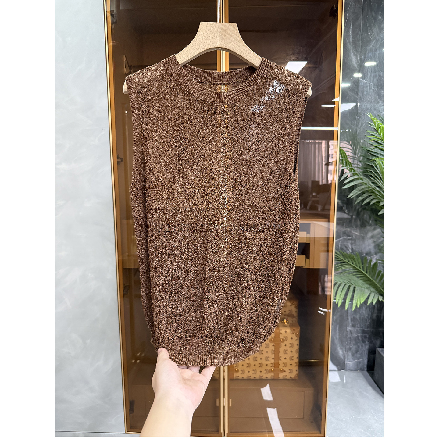 会呼叫的夏季单品！镂空钩花圆领无袖针织背心上衣女 20251300~ME