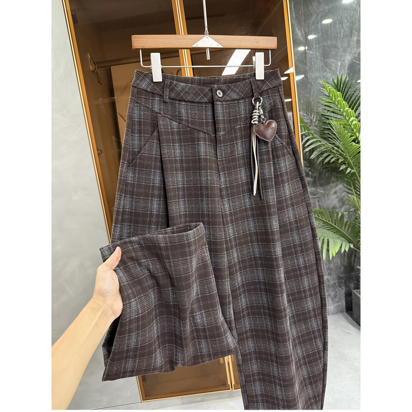 推荐！实力工厂出！羊毛格子中高腰休闲镰刀裤女    M272651~JS