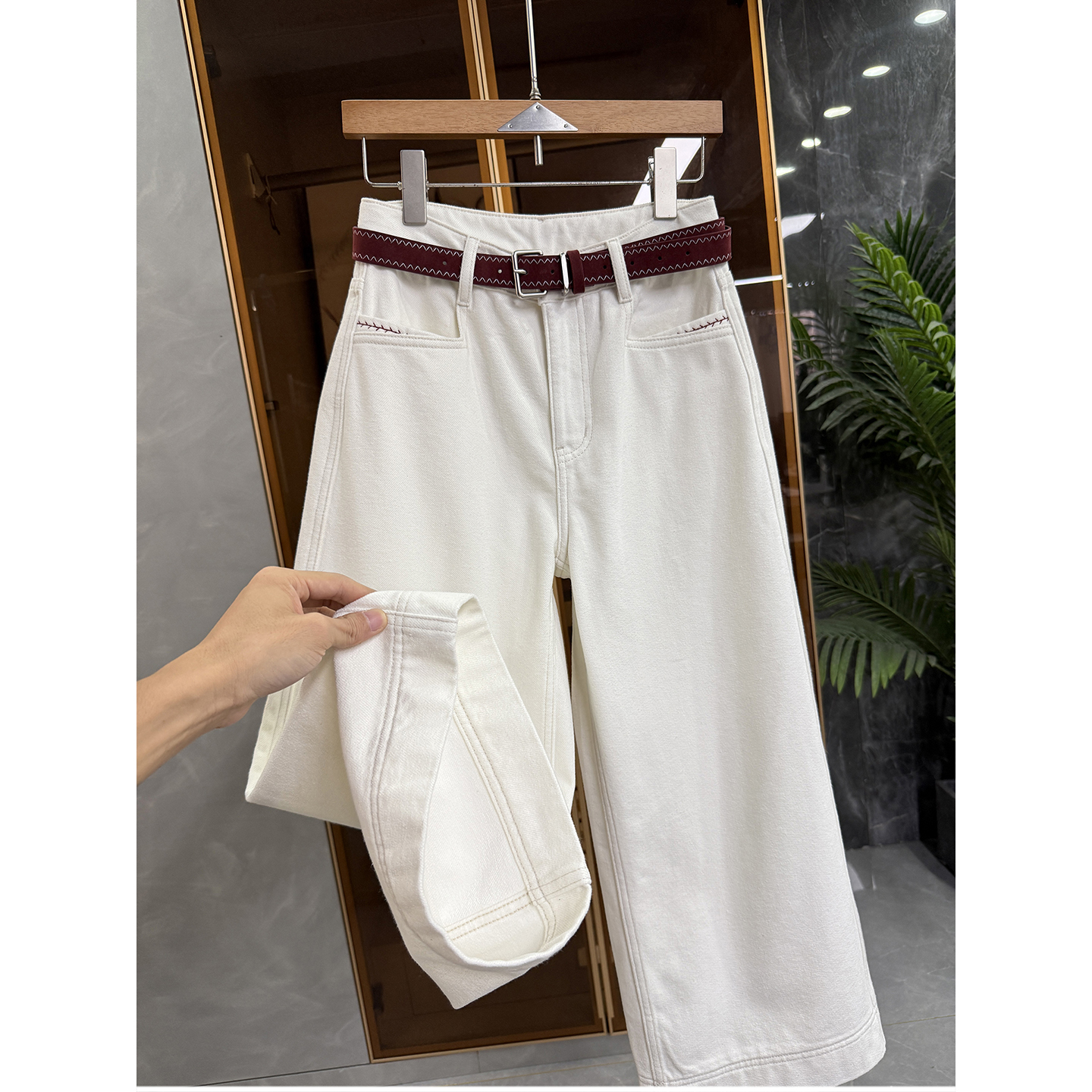 大N货！时髦精都在穿！薄绒牛仔阔腿八分裤女    M041876~JS