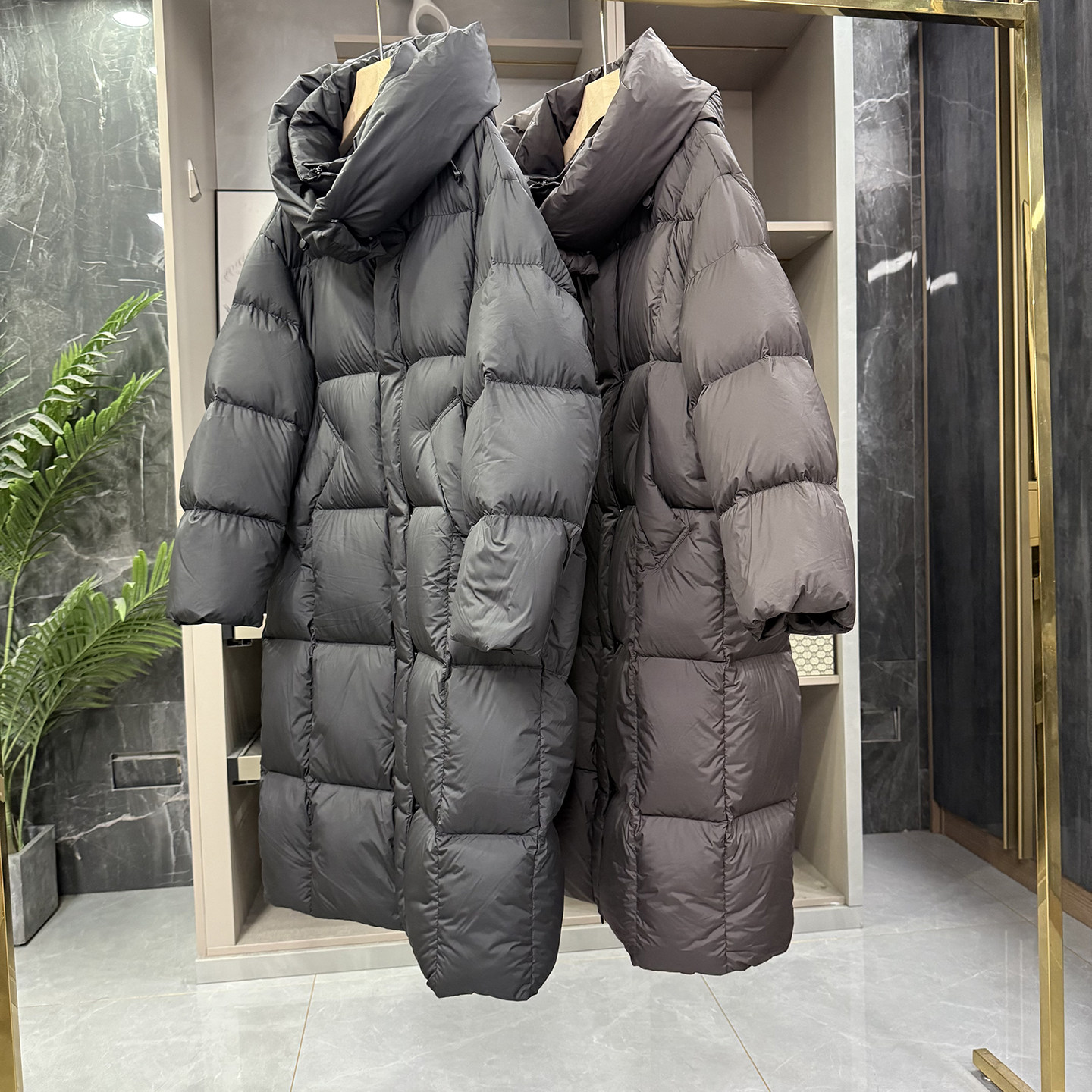 宽松连帽鹅绒羽绒服中长款外套