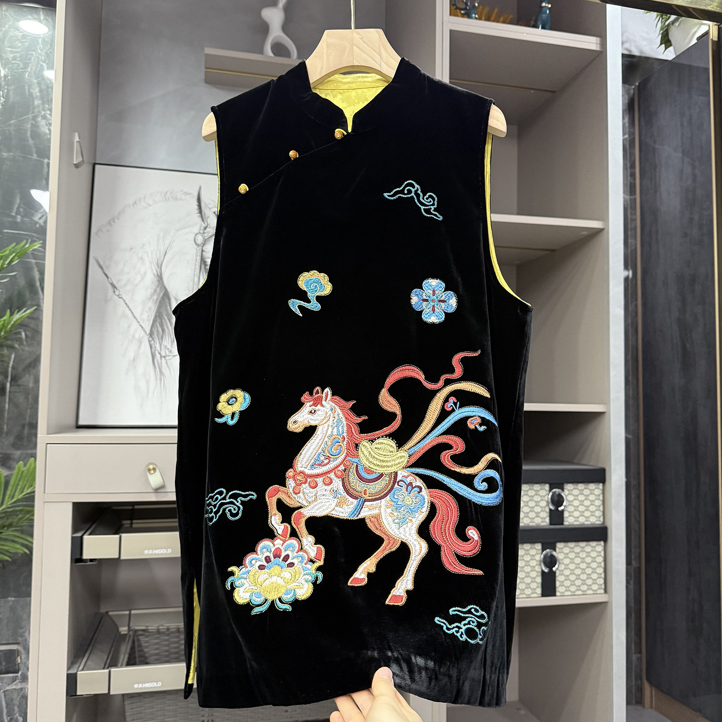 真丝丝绒刺绣骏马中长款背心马甲