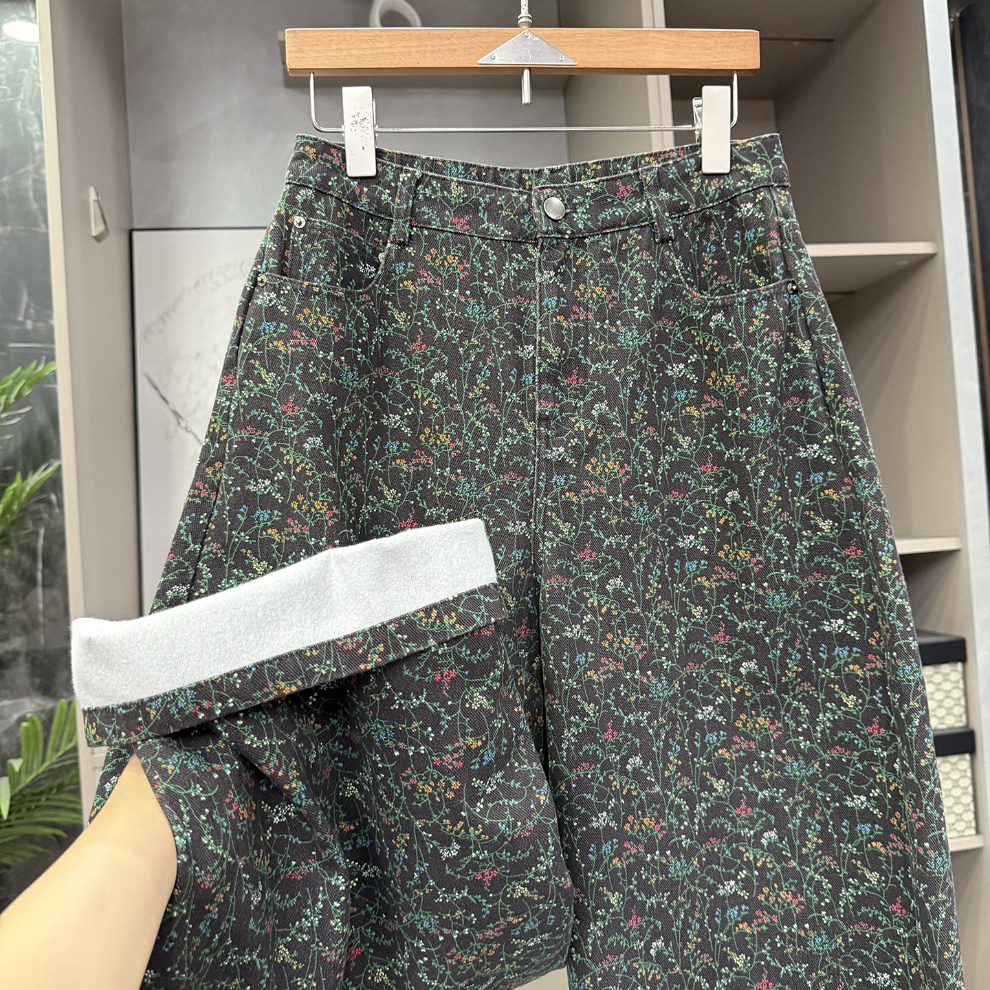 INS博主推荐！薄绒小碎花中高腰牛仔镰刀阔腿裤女    KW0289~ZY