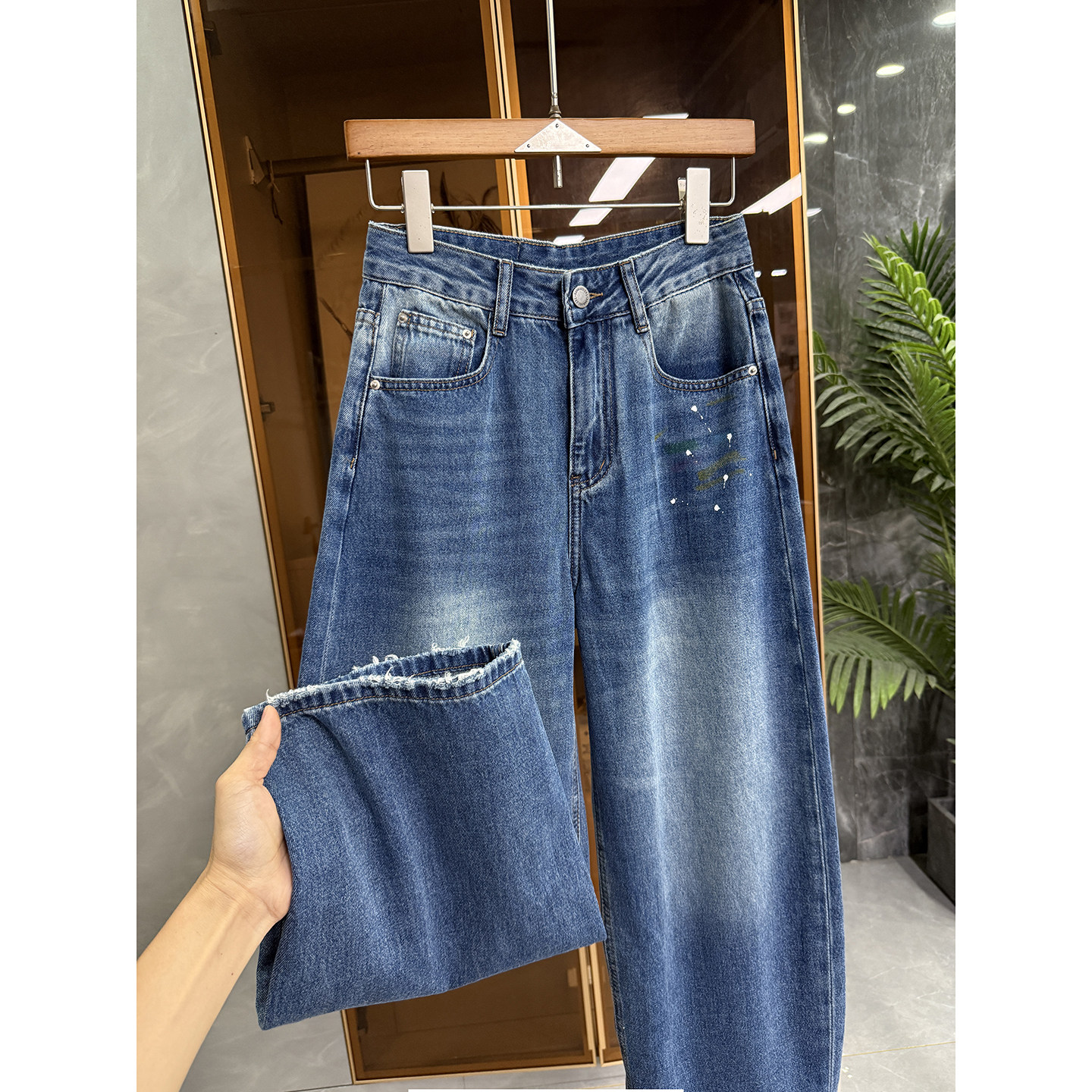 太jue了！藏肉显瘦！重工洗水中高腰牛仔镰刀九分裤女 M778737~JS