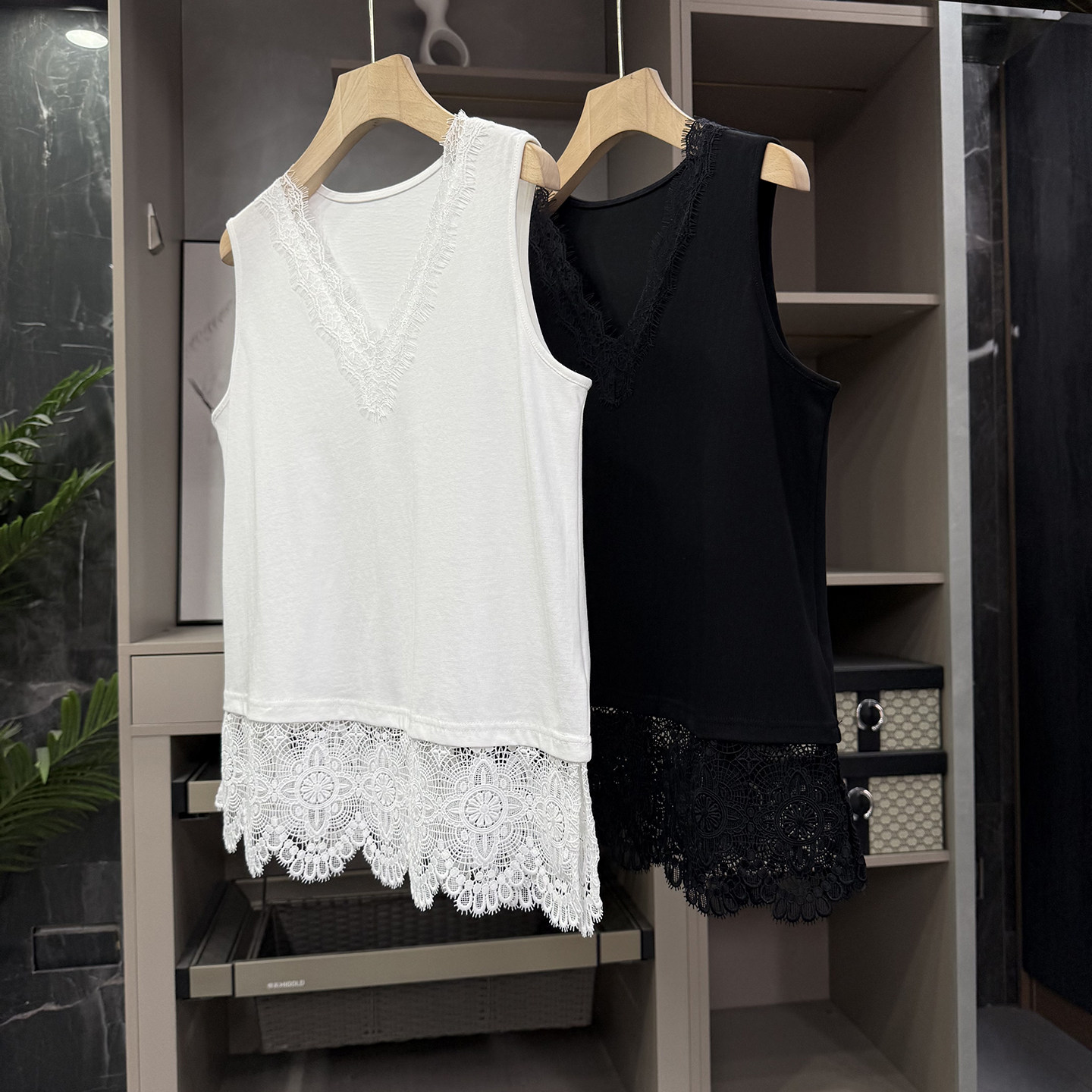 大N货！美得毫不费力！蕾丝花边V领背心马甲女      27010~ZY