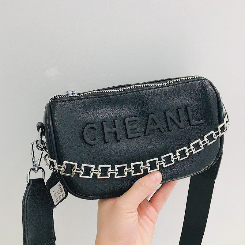 牛皮半圆马鞍包女小型斜挎包2025新款软皮月牙包宽肩带单肩字母包,箱包皮具/热销女包/男包,马鞍包,淘宝优惠券,粉丝福利购,淘宝优惠卷